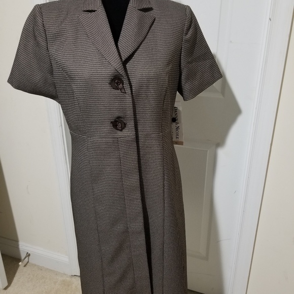 Dress - Picture 1 of 7